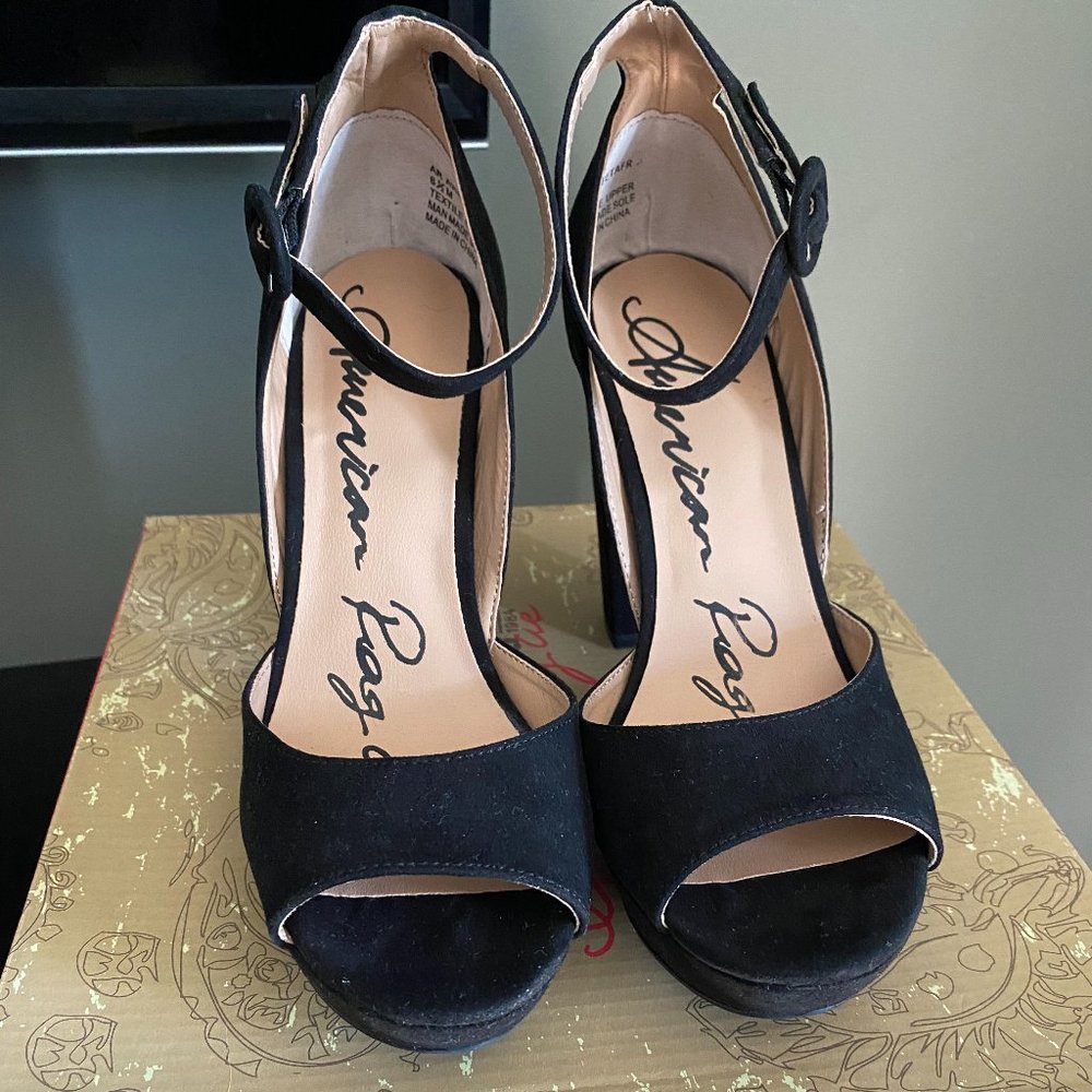 Black heel peep toe sandal